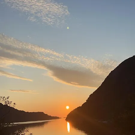 Holiday home En Perle Ved Masfjorden